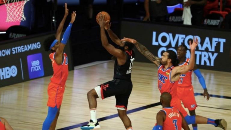 Sin Westbrook, Harden guió a los Rockets a su primera victoria en playoffs ante Oklahoma 