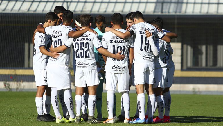 Jugadores de Pumas Sub 20 previo a un partido