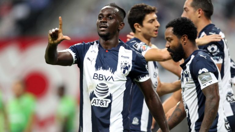 Aké Loba celebrando un gol con Rayados