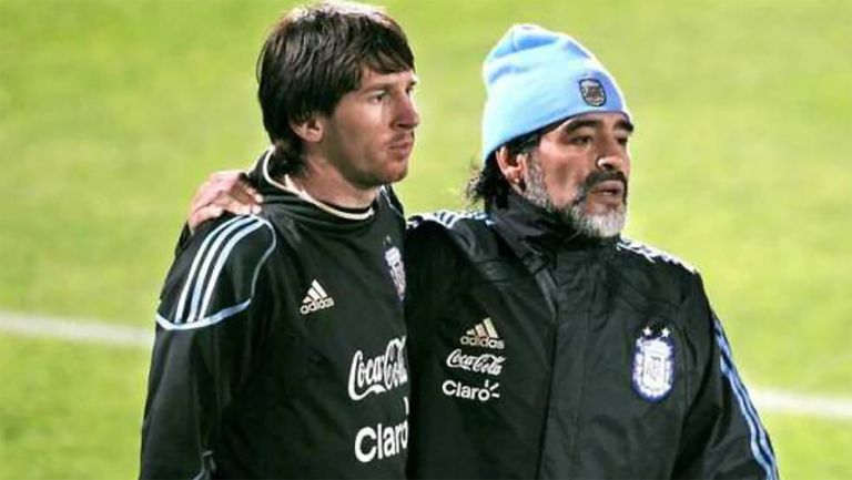 Lionel Messi junto a Maradona