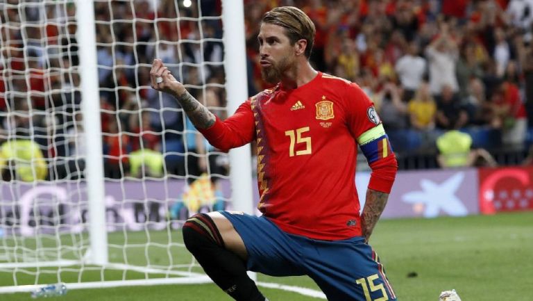 Sergio Ramos celebrando un gol con España