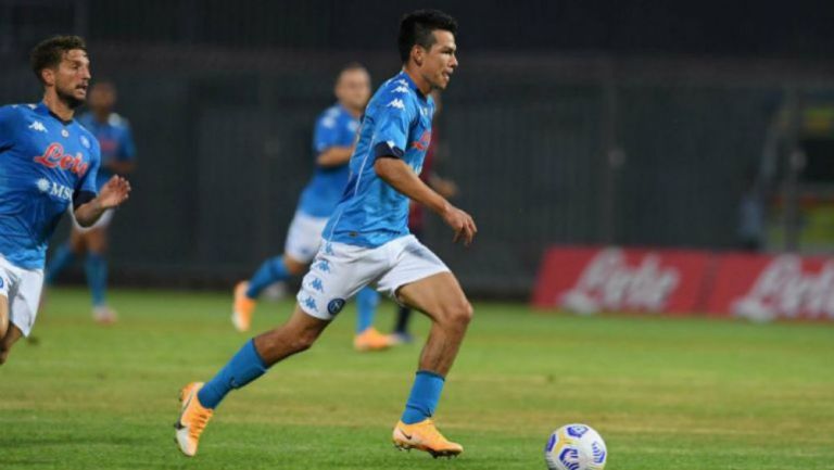 Chucky Lozano jugando con Napoli 