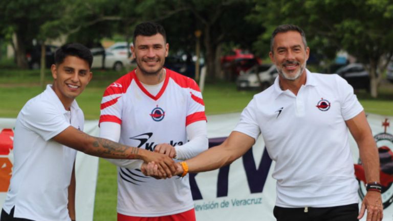 LBM: Club Veracruzano de Futbol Tiburón presentó al Chatón y al Avión Calderón