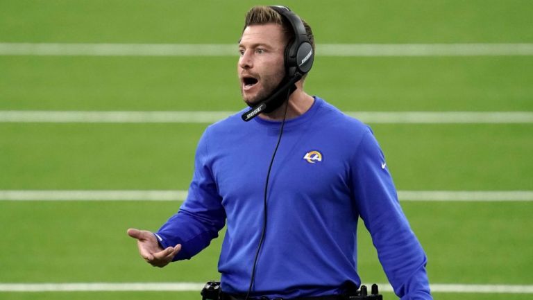 McVay, sin cubrebocas durante el juego contra Dallas