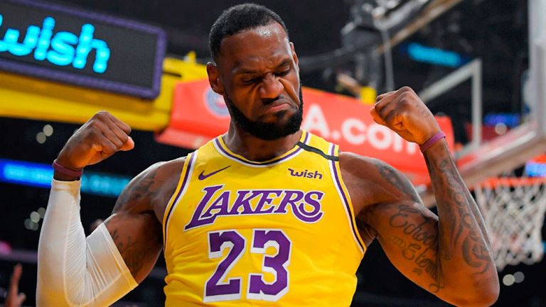 LeBron, tras encestar con los Lakers