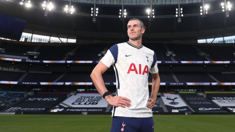 Gareth Bale posa con la camiseta del Tottenham 