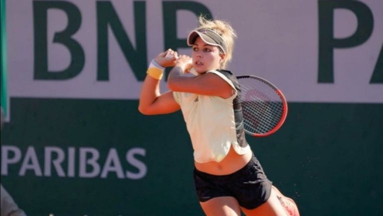 Renata Zarazúa en partido de Tenis