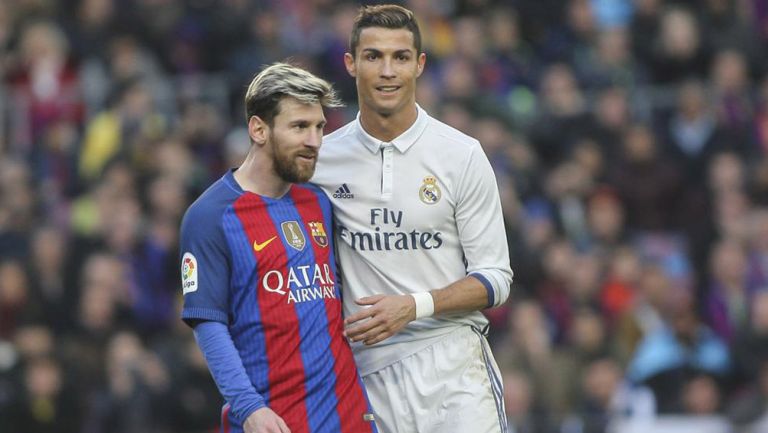 Messi y CR7 durante un Clásico de España 