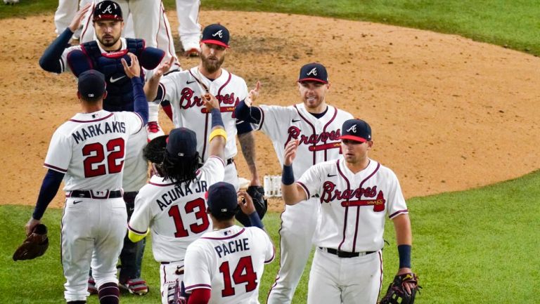 Braves celebran victoria ente Dodgers en el Juego 4