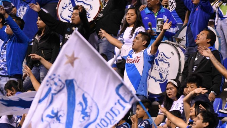 Afición del Puebla en el Estadio Cuauhtémoc