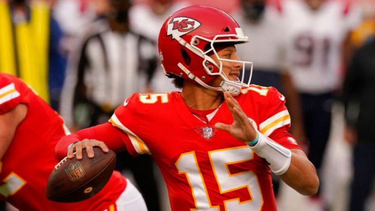 Patrick Mahomes durante un partido con Kansas City