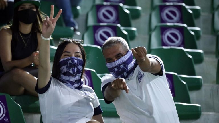 Afición de Rayados en el Kraken