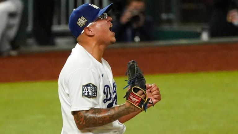 Julio Urías: 'Título no me hace igual o mejor que Fernando Valenzuela'