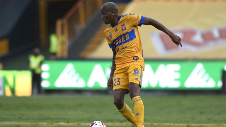 Luis Quiñones en partido con Tigres