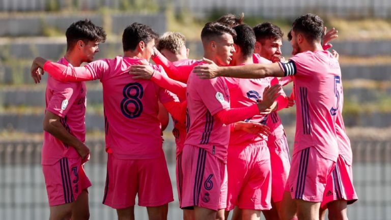 Jugadores del Real Madrid Castilla celebrando un gol