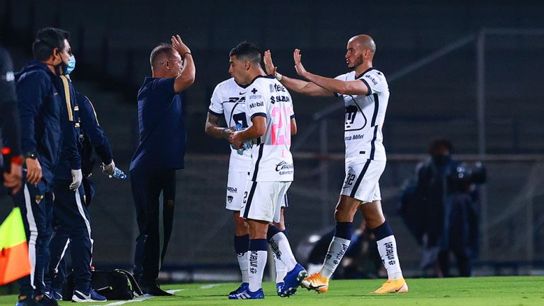 Andrés Lillini festeja el gol del empate vs Chivas