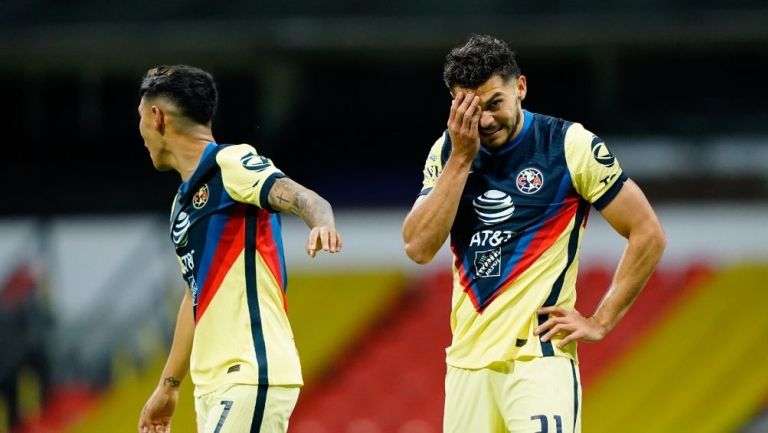 Henry Martín durante el partido del América 