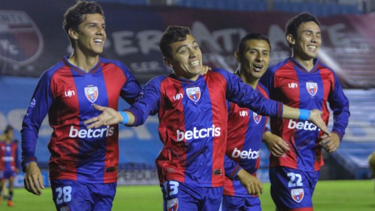 Jugadores de Atlante en festejo