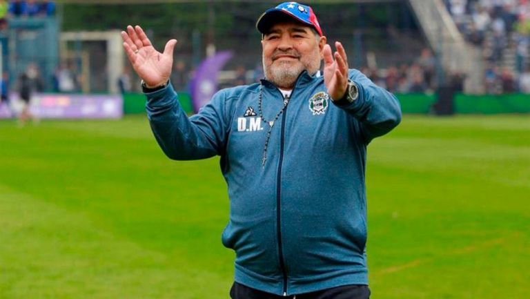 Maradona, en un juego de Gimnasia