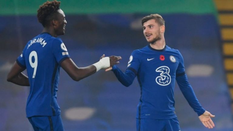 Abraham y Timo Werner celebrando un gol conseguido con el Chelsea