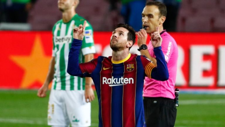 Lionel Messi celebrando uno de sus dos goles con el Barcelona ante el Betis