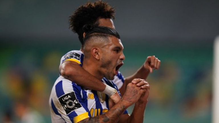 Jesús Corona celebrando gol vs Sporting Lisboa