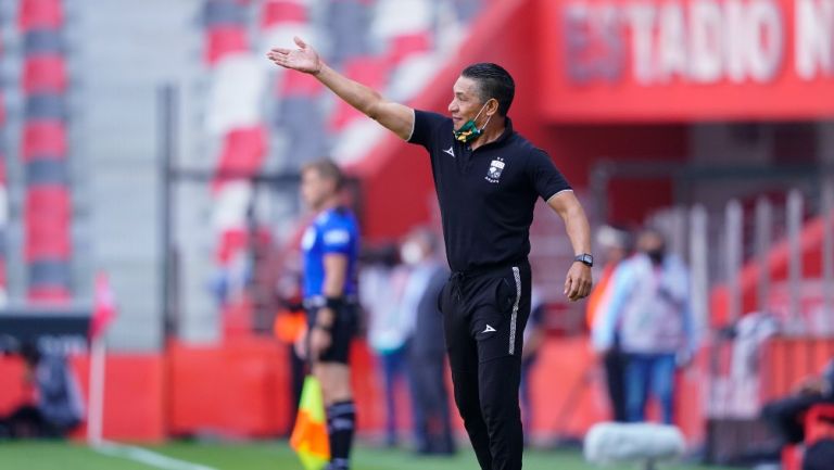 Ignacio Ambriz durante un partido con León