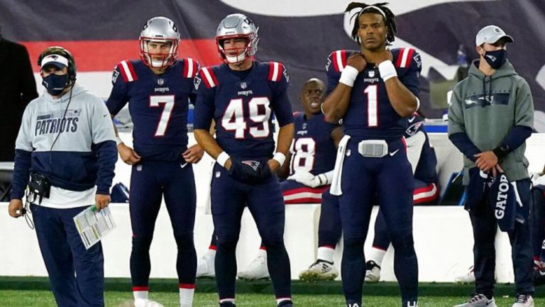 Los quarterback de los Patriots, en la banda