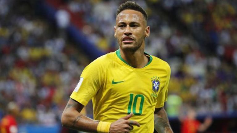 Neymar durante un duelo con la selección de Brasil 