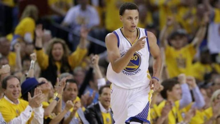 Stephen Curry en un partido con los Warriors