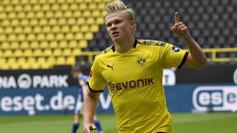 Erling Haaland festeja un gol con el Borussia Dortmund 