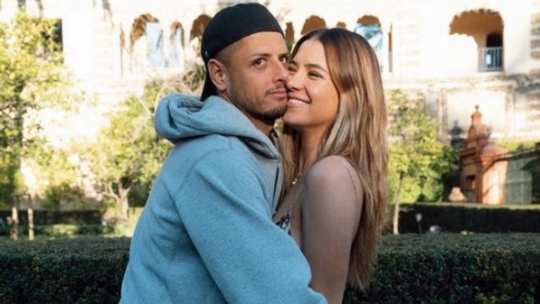 Chicharito Hernández: Su pareja subió foto desnuda a seis semanas de dar a luz