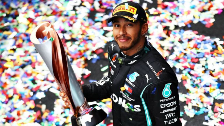 Video: Lewis Hamilton sufrió una 'dejada' de fantasía de su papá jugando tenis 