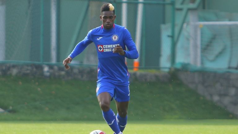 Jonathan Borja durante un partido con Cruz Azul Sub 20