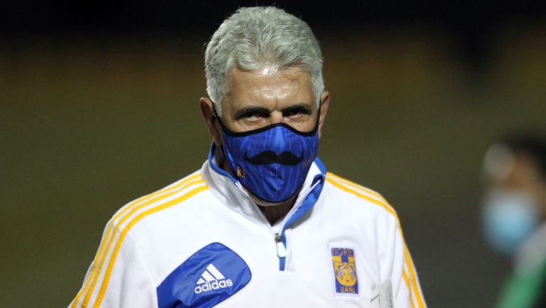 Tuca Ferretti en partido con Tigres