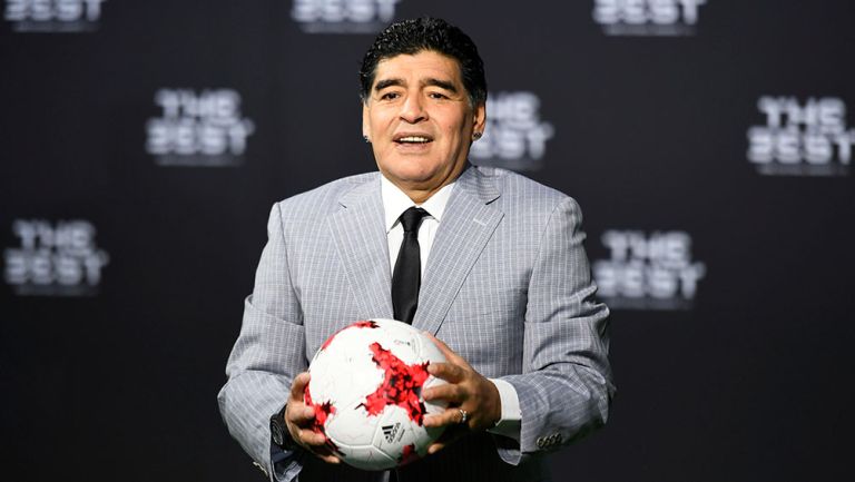 Maradona en un evento con la FIFA