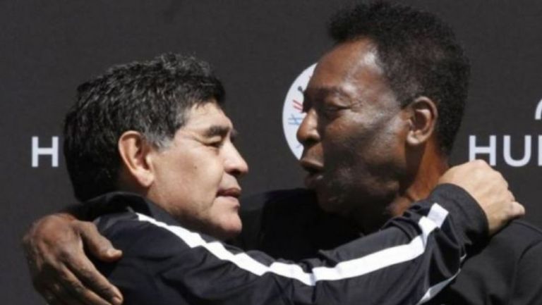 Diego Armando Maradona y Pelé juntos en un evento