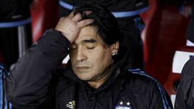 Amigo de Maradona: 'Familiares emborrachaban a Diego'