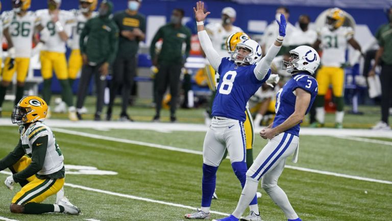 Rigoberto Sánchez festeja un gol de campo ante Packers