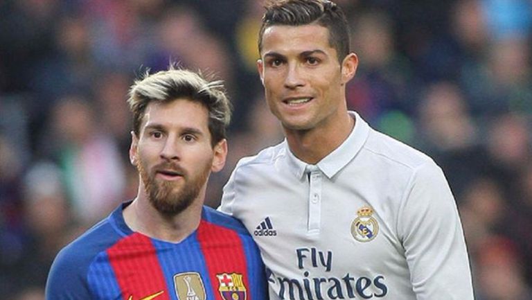 Messi y CR7 durante un Clásico en España 