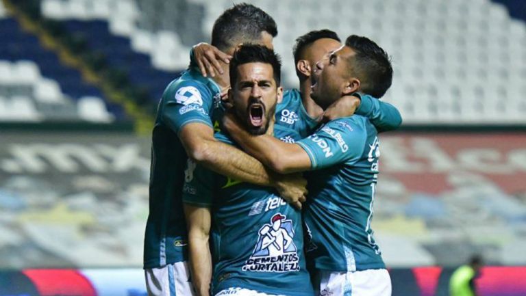 León en celebración de gol 