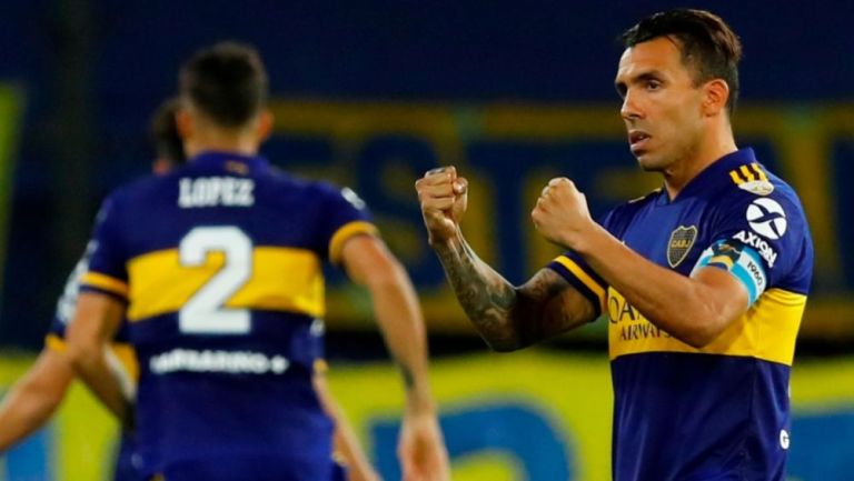 Carlos Tévez en un partido con Boca Juniors