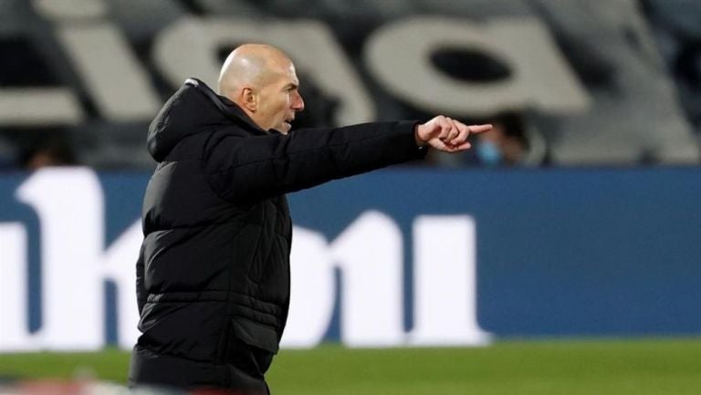 Zinedine Zidane en un partido con el Real Madrid 