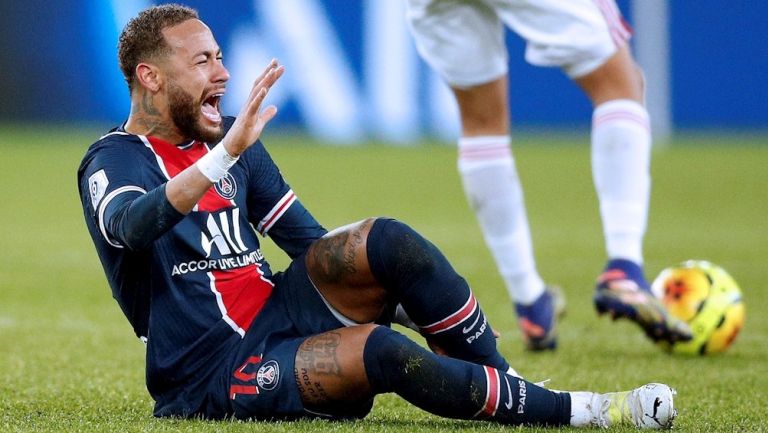 Neymar se lesionó en derrota vs Lyon