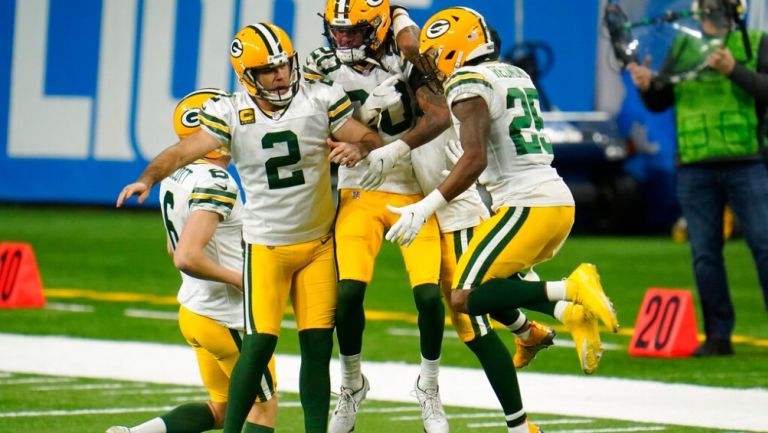 Jugadores de Packers celebran TD ante Lions