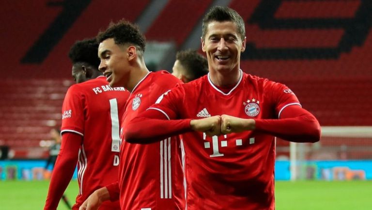 Robert Lewandowski celebrando su gol conseguido