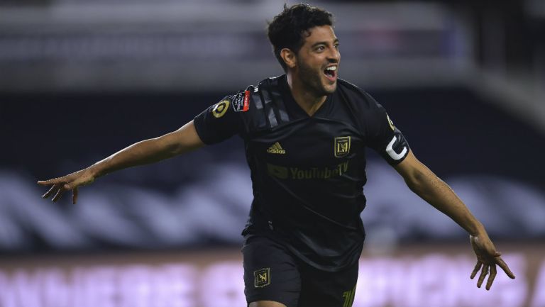 Carlos Vela en festejo