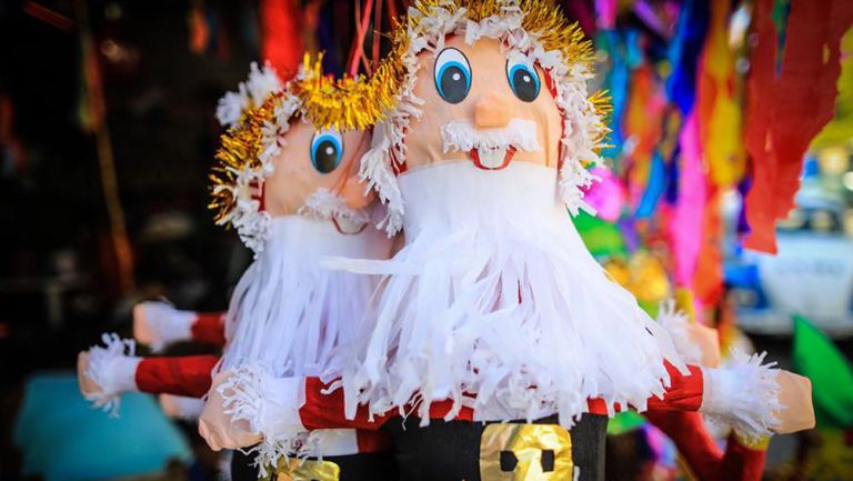 Piñatas navideñas en venta en la CDMX