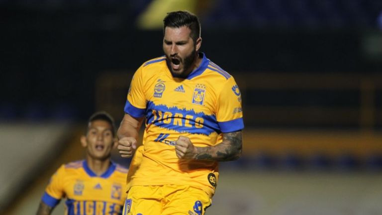 André-Pierre Gignac festejando un gol con Tigres