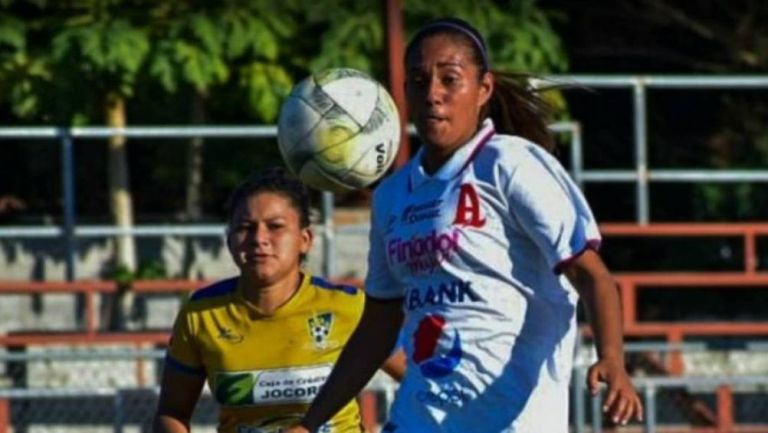 Linda Frías en acción con Alianza Women